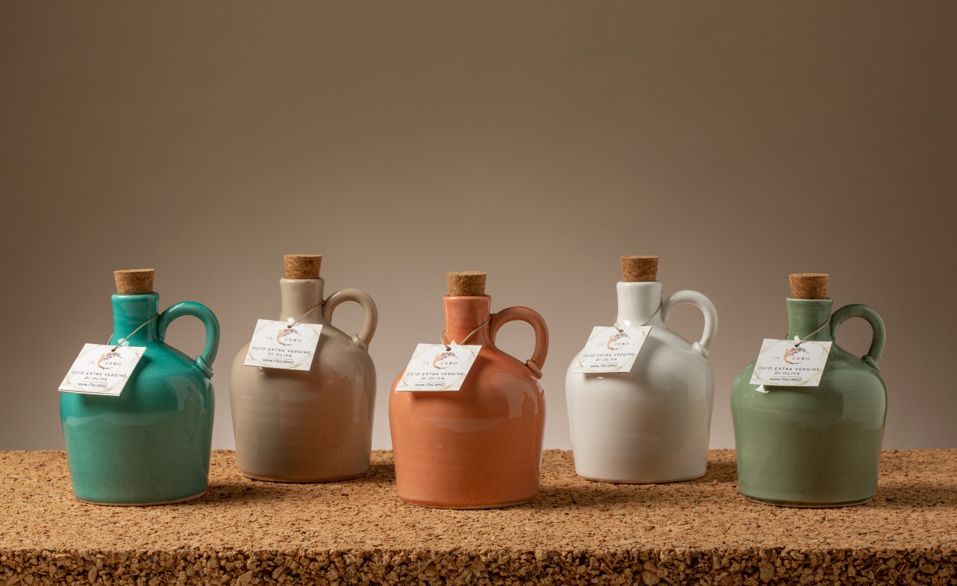Originali bottiglie in ceramica per l'olio d'oliva di qualità Made in Italy