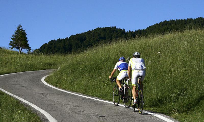 BICI E VINO Percorri le strade battute dal Giro d'Italia..