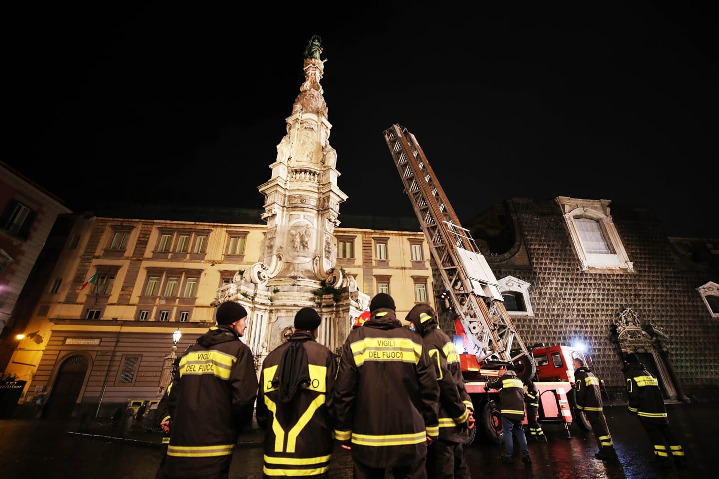 19 omaggio dei pompieri allimmacolata - foto di Sergio Sianojpg