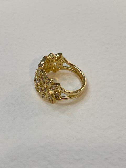 Anello "Clematis" in oro giallo con diamanti naturali