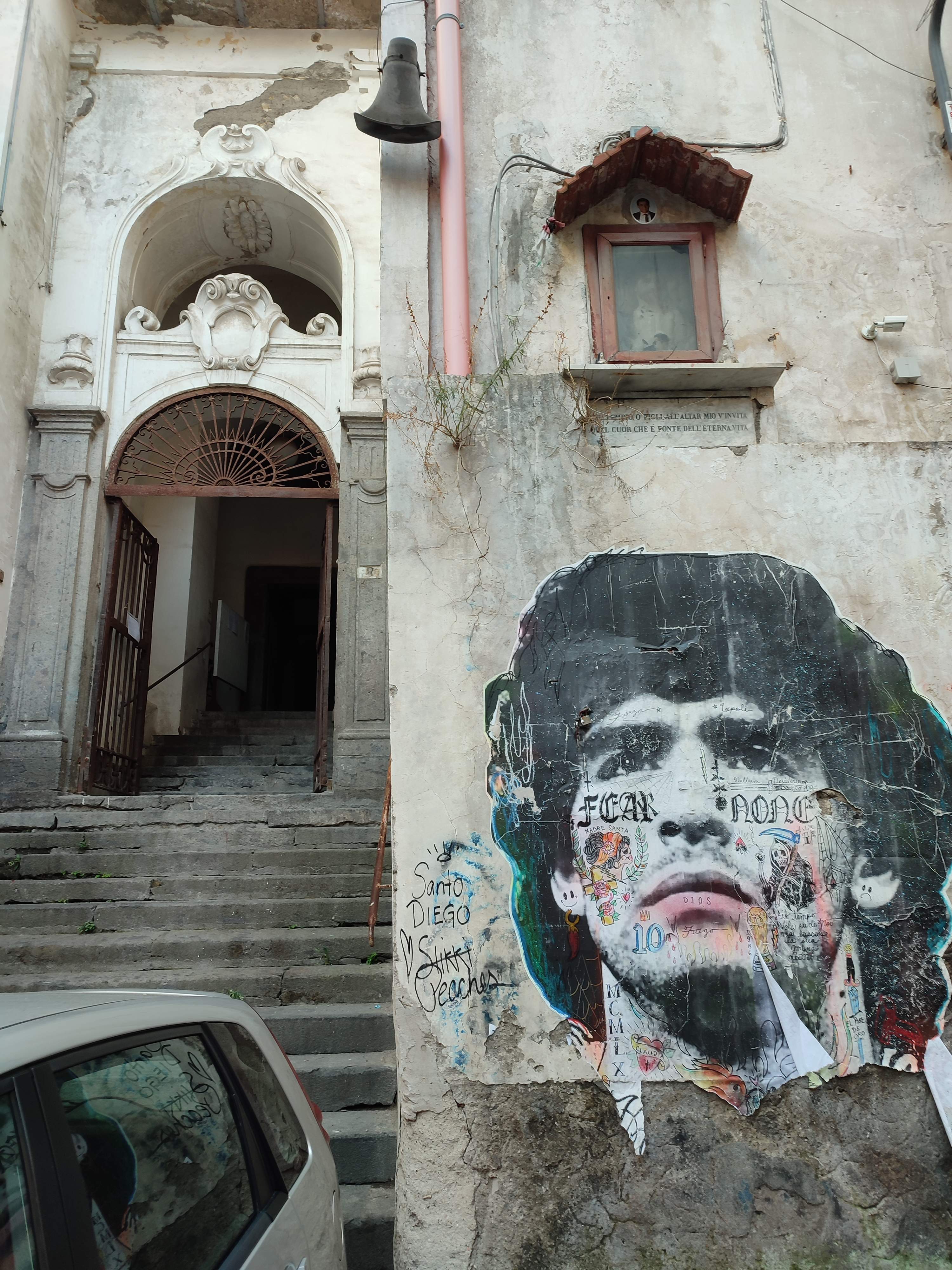 Maradona a Sant'Anna di Palazzo: il murales di Stikki Peaches