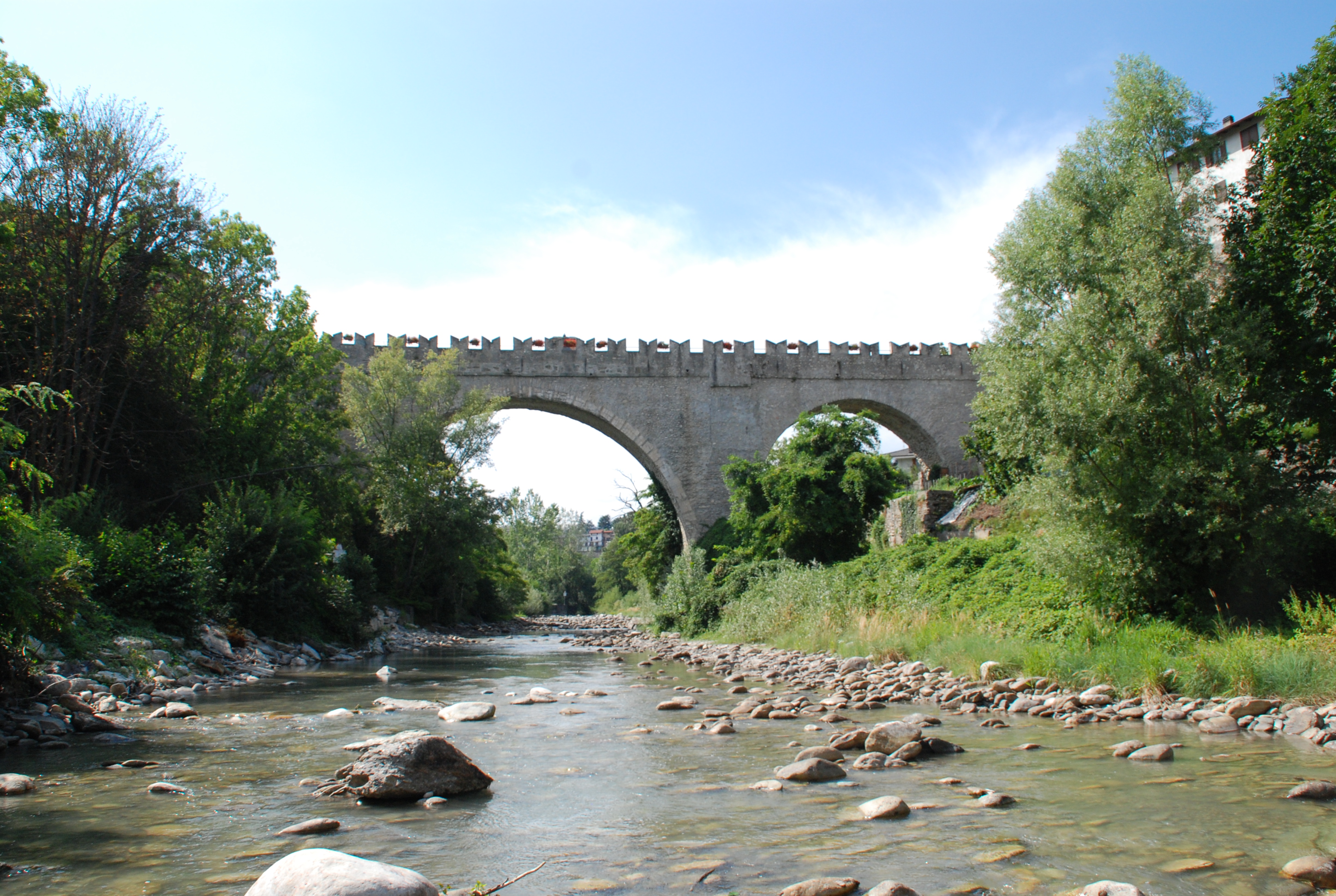 il torrente Maira a Dronero (Ponte Vecchio)