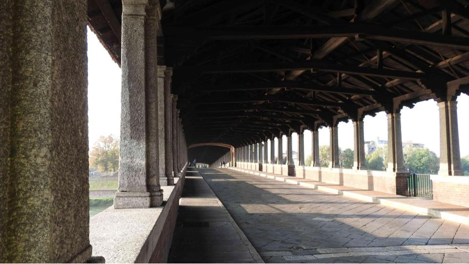 l'interno del Ponte Coperto di Pavia
