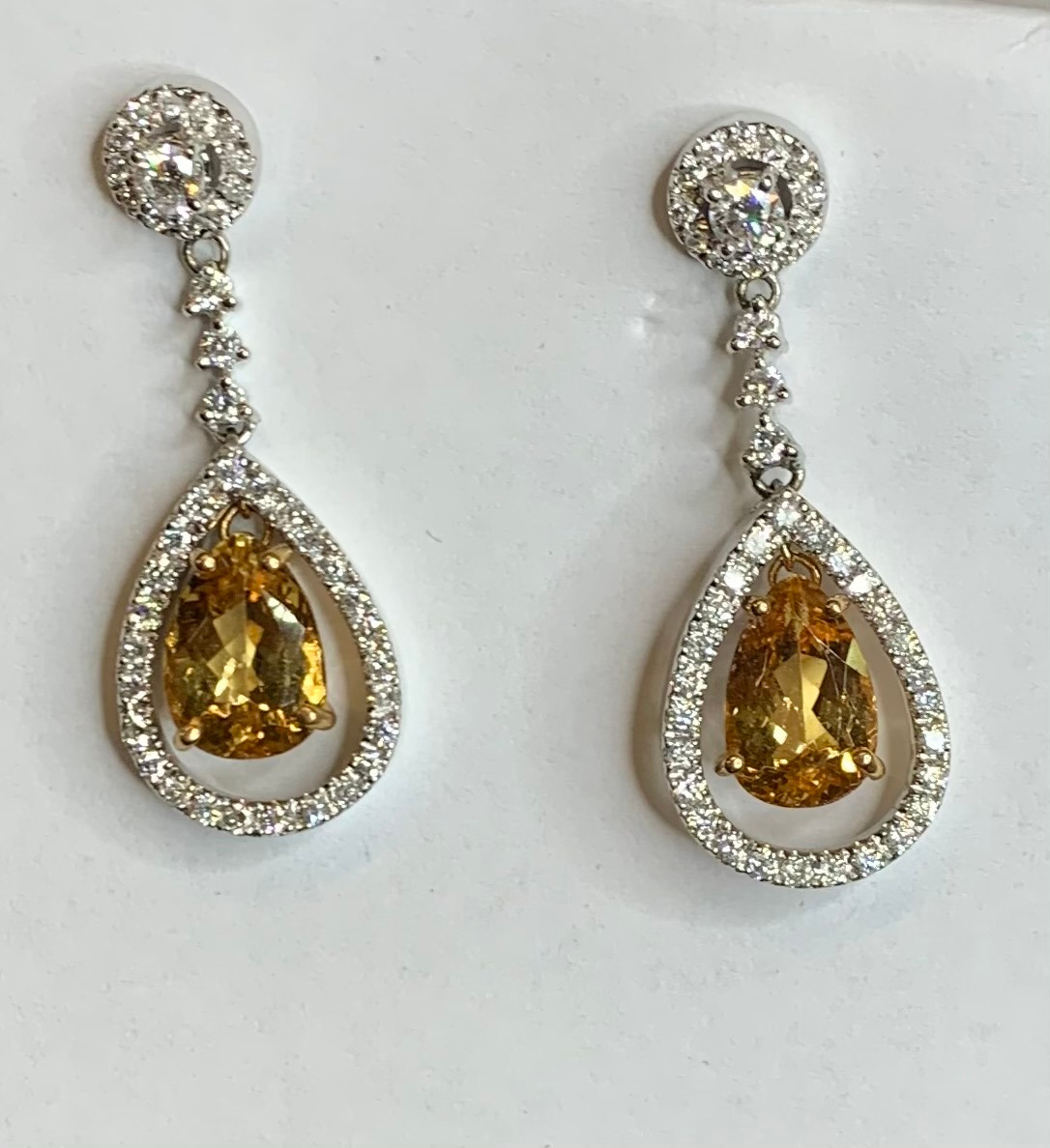Orecchini in oro a forma di goccia con quarzo citrino e diamanti