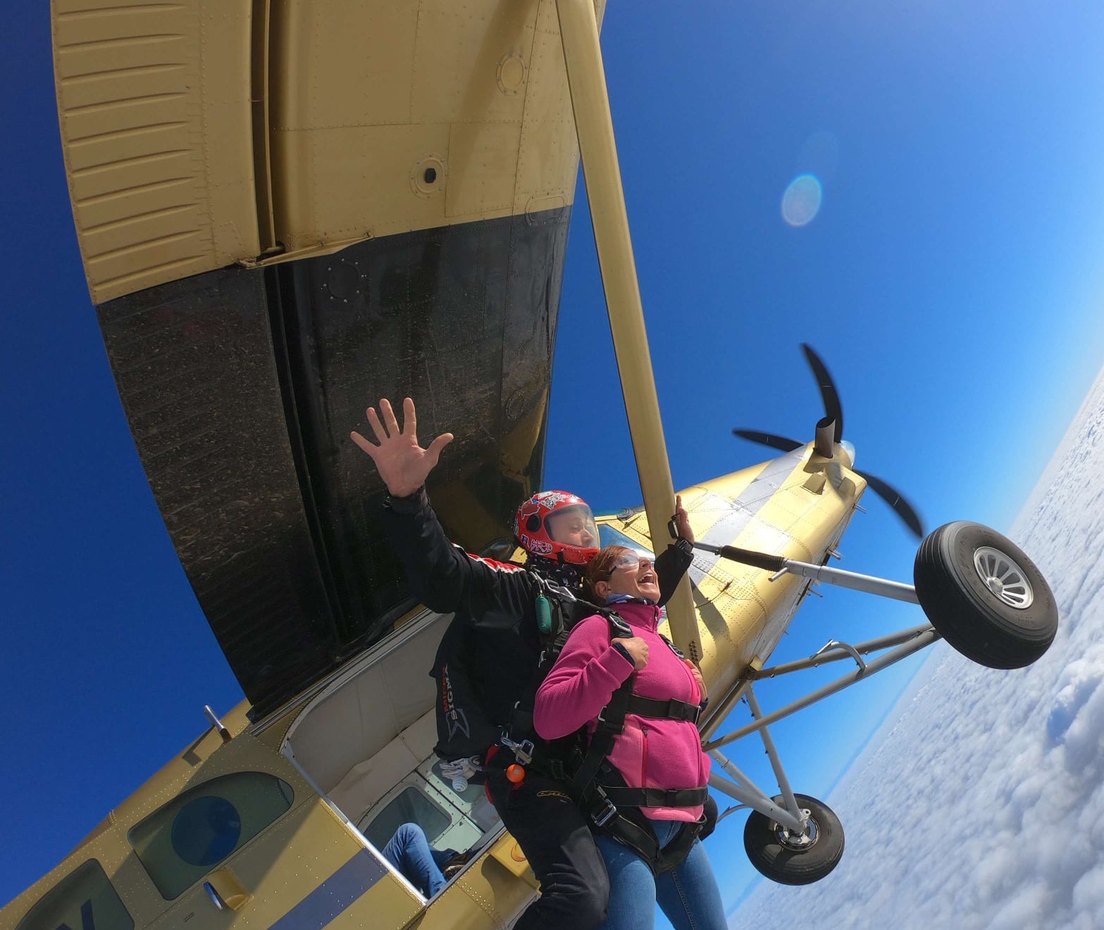 Lancio con paracadute in Tandem presso la scuola di paracadutismo di Vercelli in Piemonte