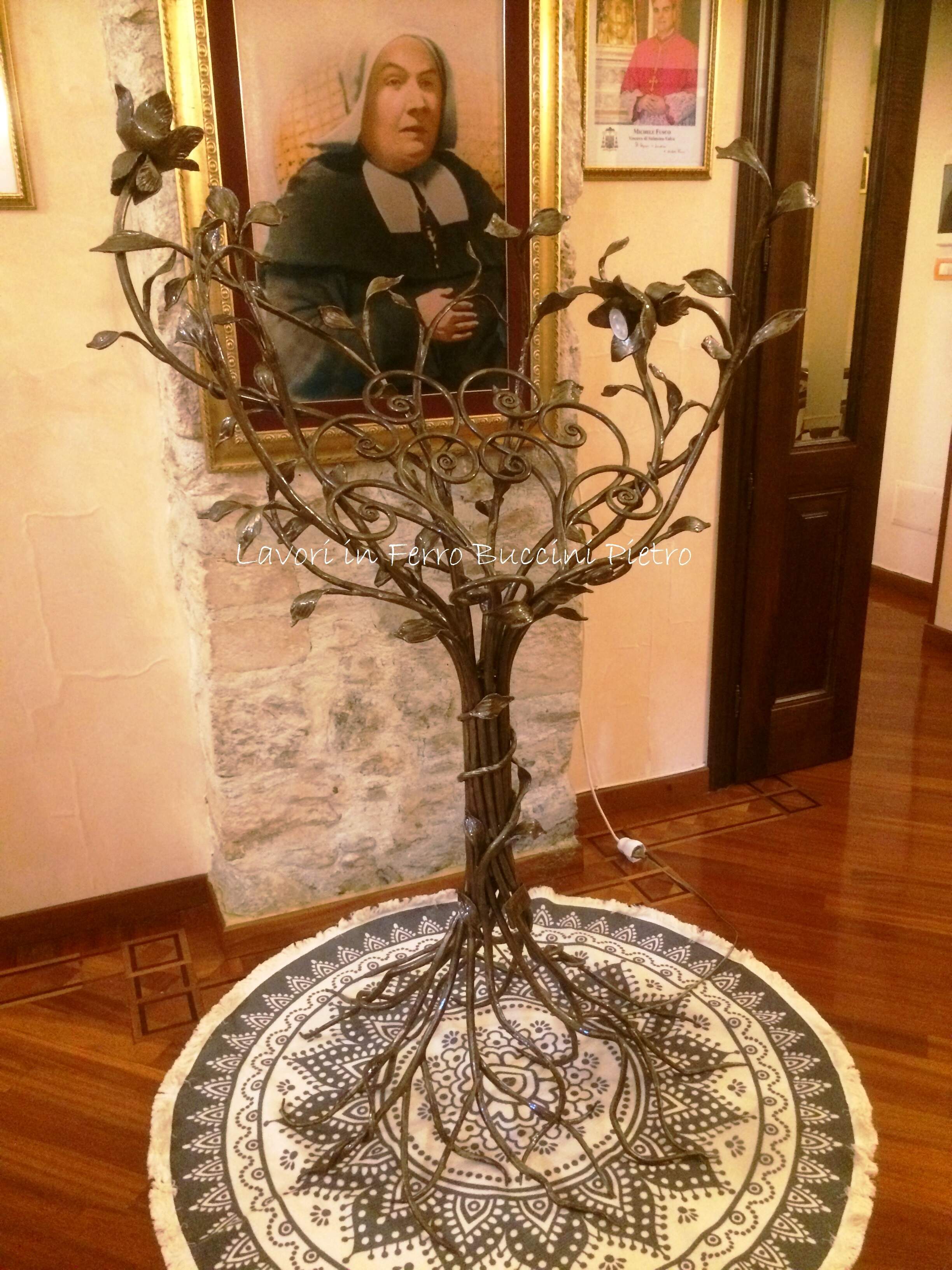 Arte Sacra. Leggio in ferro battuto artigianale, a forma di albero.