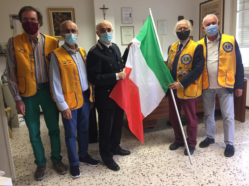 Il Lions Club Sanremo Host consegna il Tricolore al Comandante Frattarola