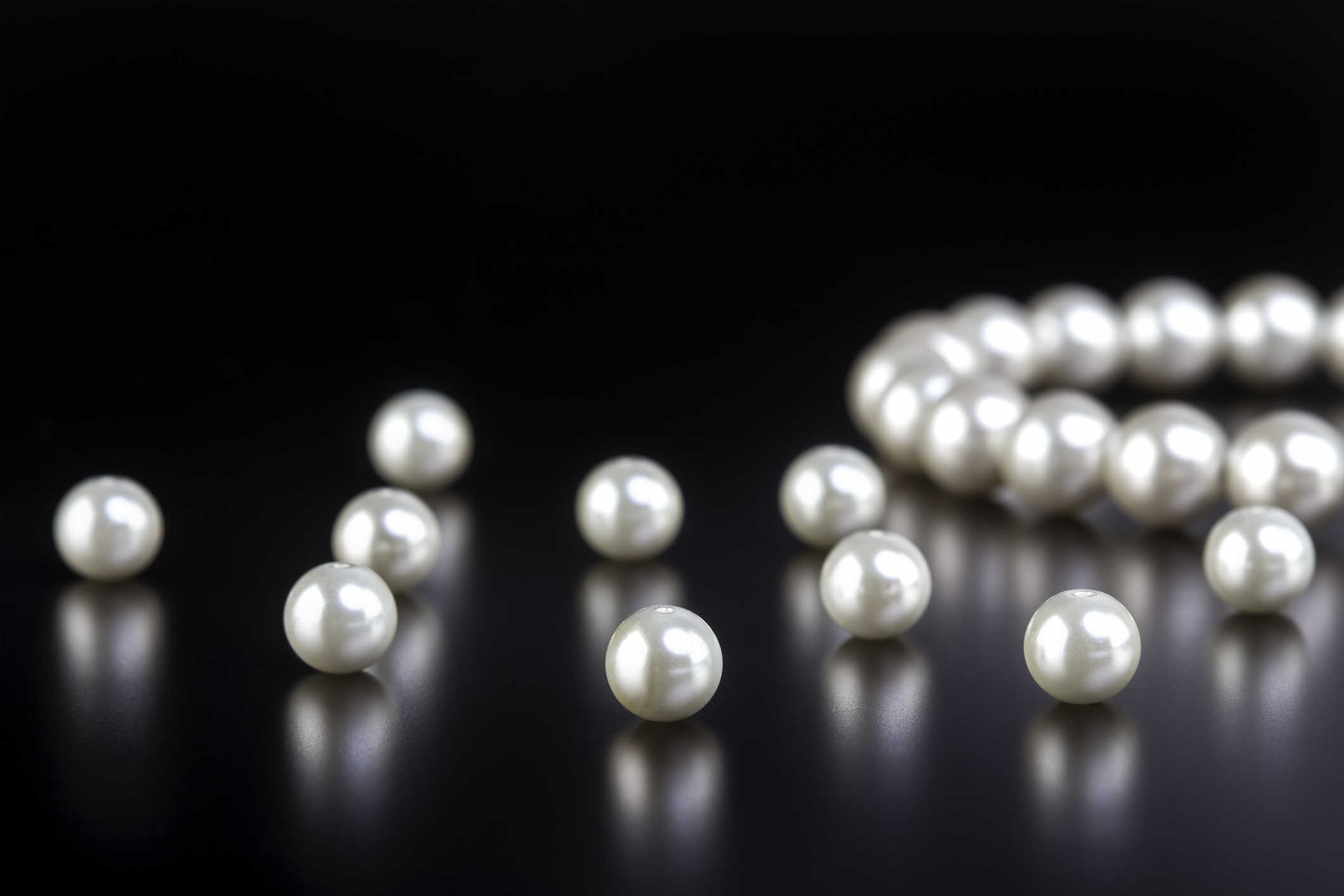 Infilature collane con perle con l'utilizzo dei migliori materiali messi in commercio.
