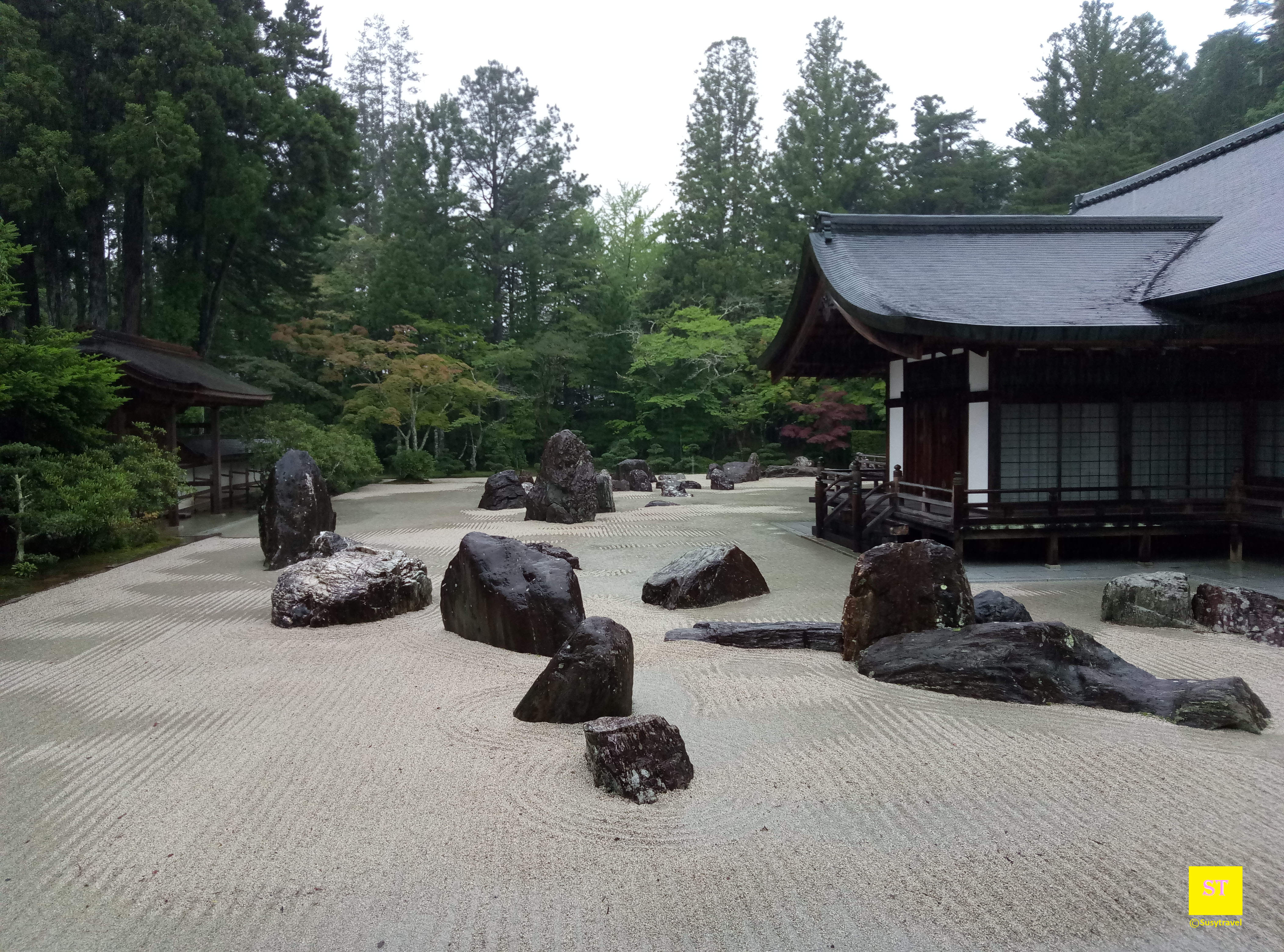 Rock garden at kongobu-ji temple