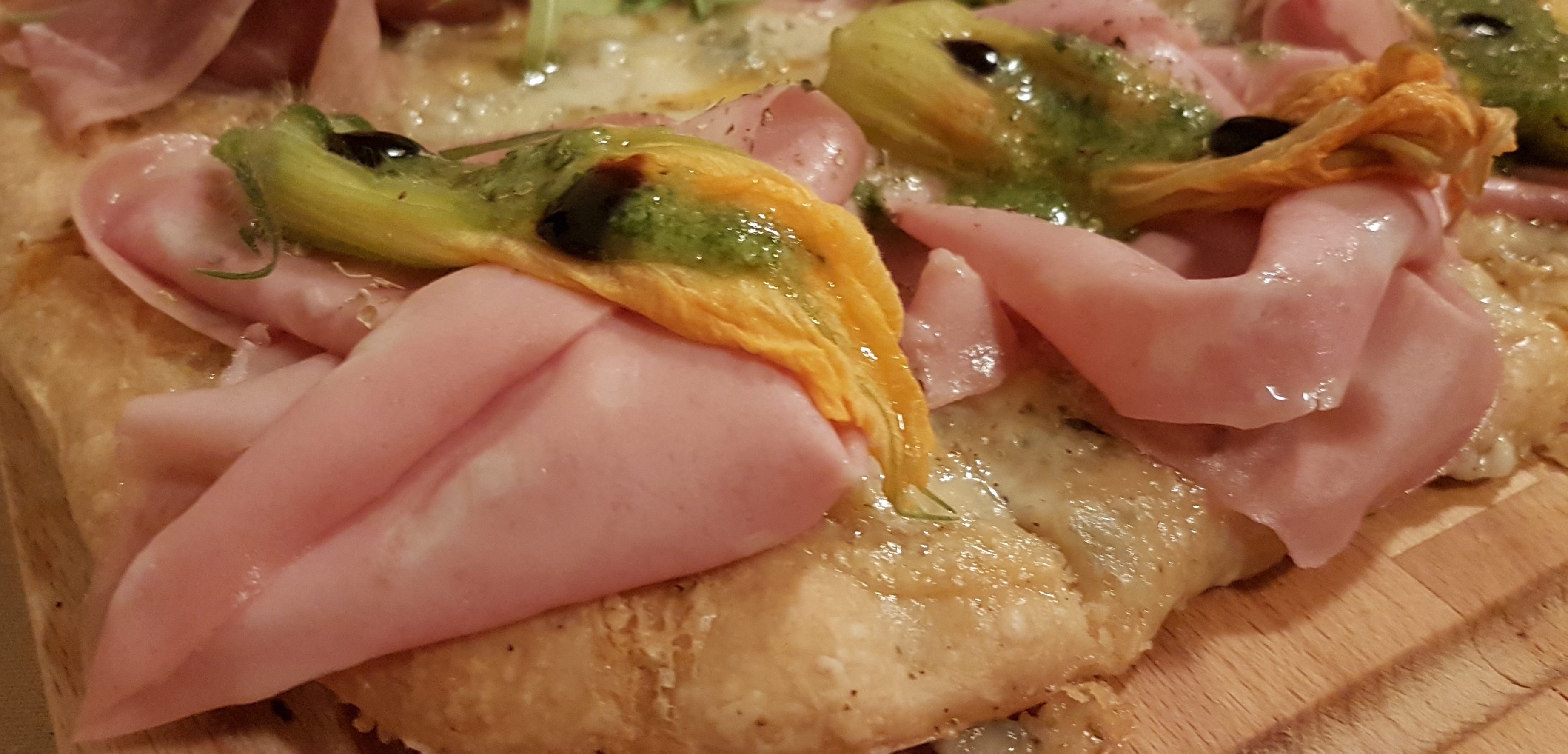 Pizza Bianca con Mortadellajpg
