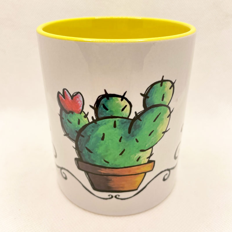 Tazza in giallo con cactus