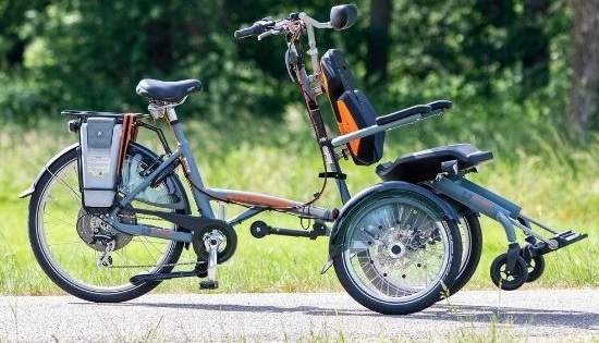 foto di bici a pedalata assistita per disabile con carrozzina rimovibile