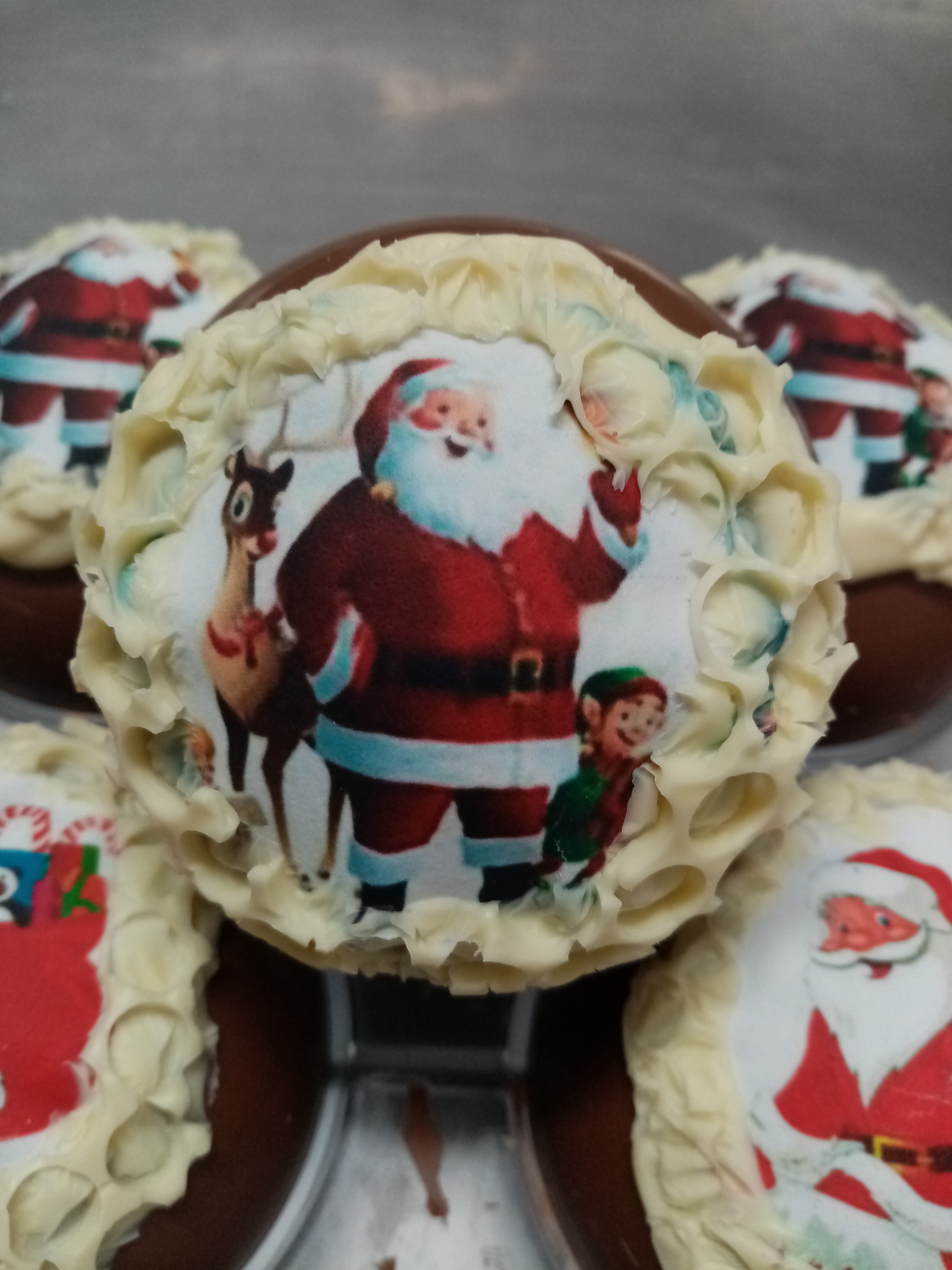 Palle di cioccolato al latte cm10 disegno Babbo Natale con sorpresa