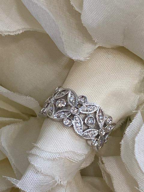 Collezione "Clematis" anello in oro bianco con diamanti naturali