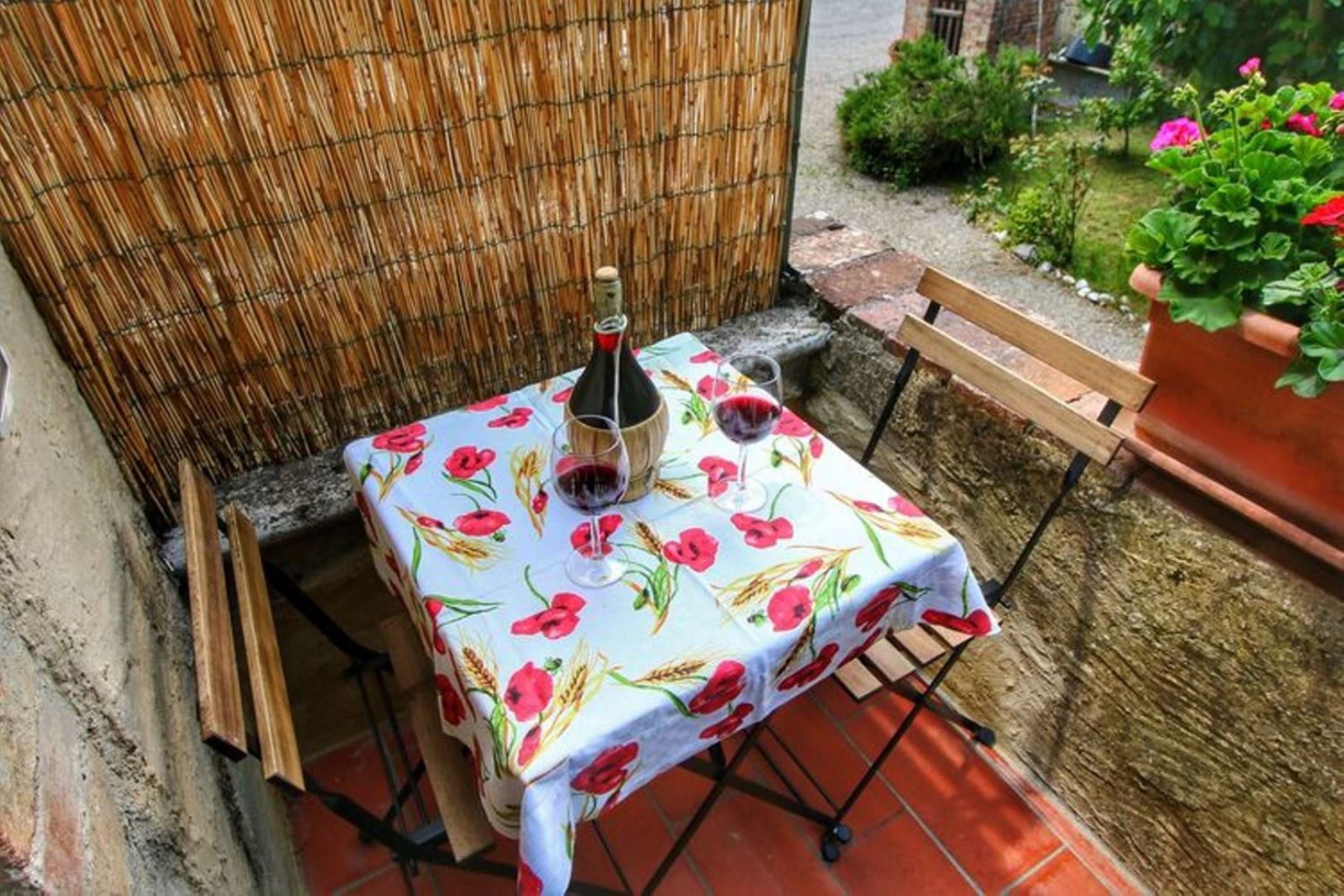 tavolo balconcino appartamento vinsanto