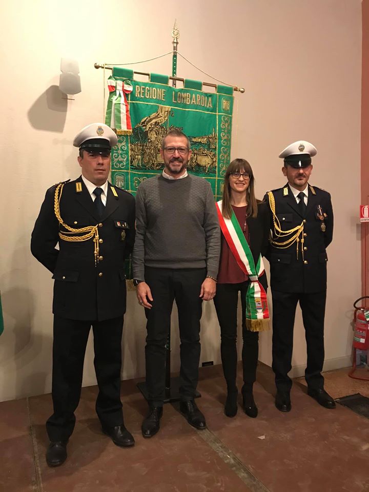 POLIZIA LOCALE DI BOFFALORA, TREZZANI RINGRAZIA I DUE AGENTI PREMIATI DA REGIONE LOMBARDIA CON CROCE E NASTRINO PER MERITI SPECIALI.