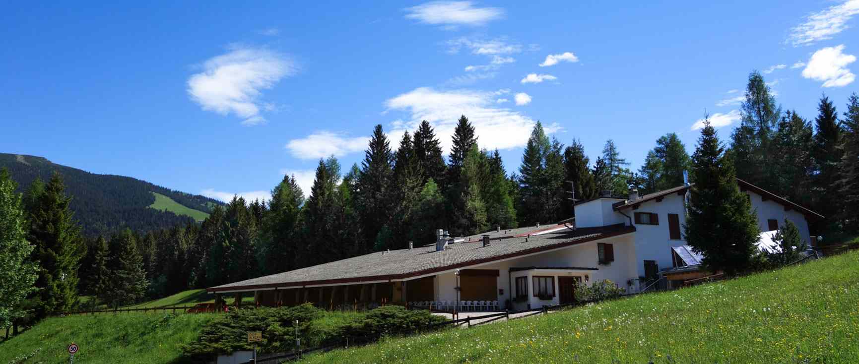 Albergo 2 stelle Casa Alpina a  Folgaria in località Francolini. Pensione completa, mezza pensione