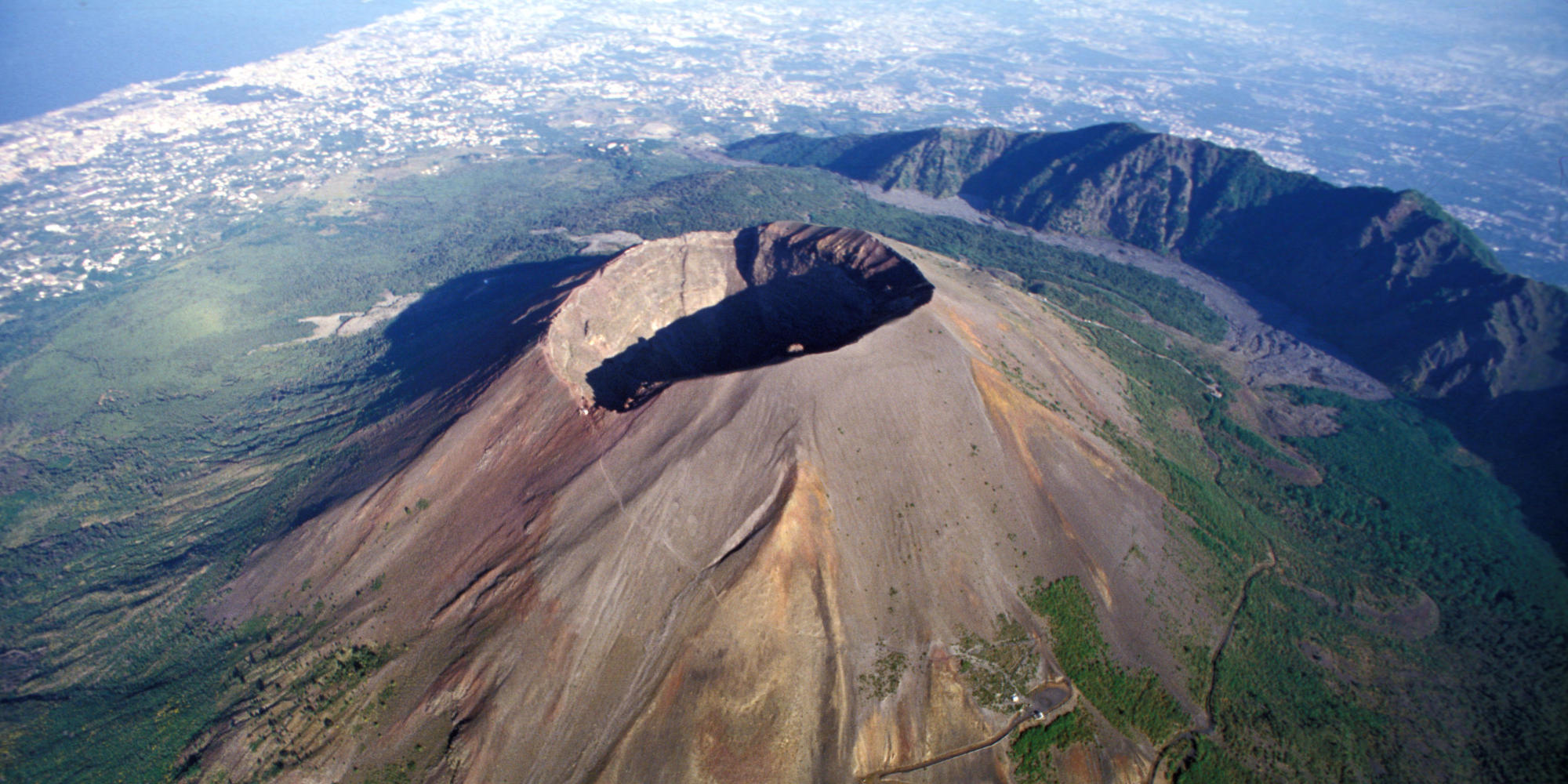 Vulcano attivo in stato di quiescenza.  Ultima eruzione nel 1944