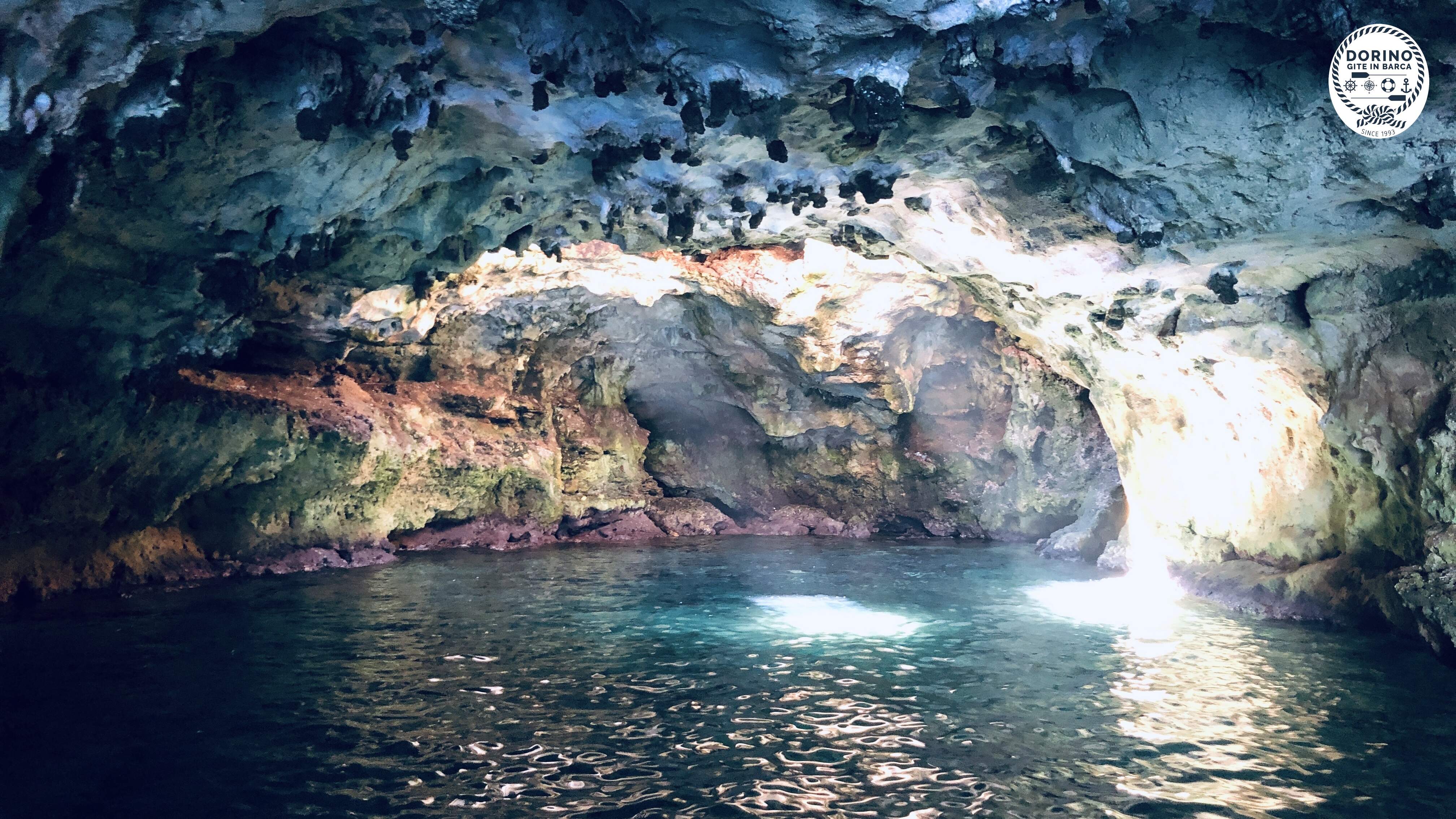 Grotta magica a Polignano a mare, uno dei posti più belli del mondo da visitare una volta nella vita