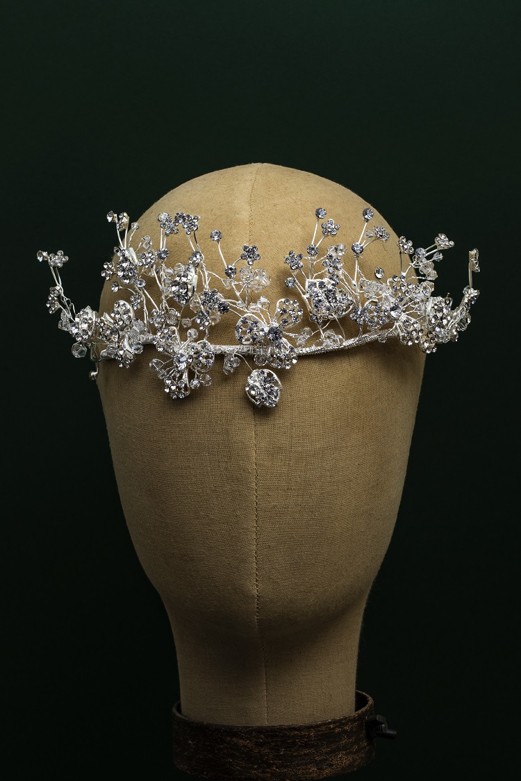 Coroncina sposa: copricapo con fiori e guglie rami argento
