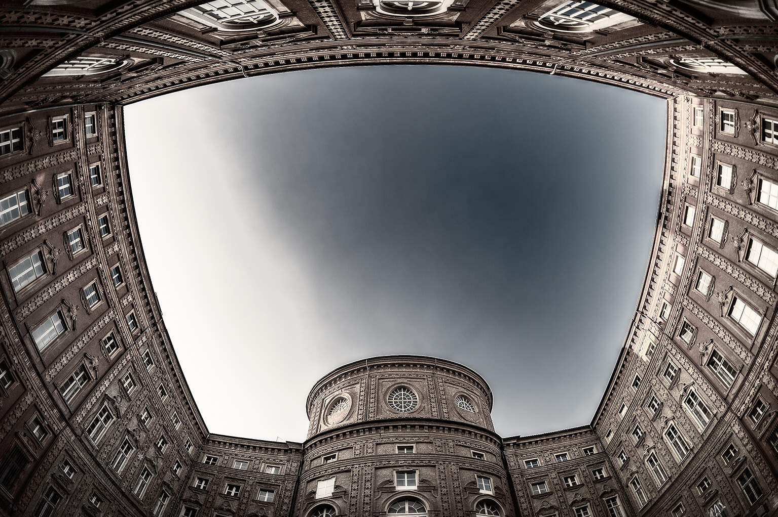 <img src="Torino_Cortile Palazzo Carignano©Toni Spagone.jpg"